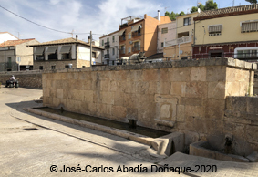 Fuente-de-los-13-caños-dorso