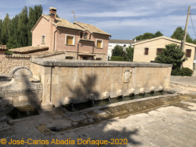 Fuente-de-los-13-caños-frente