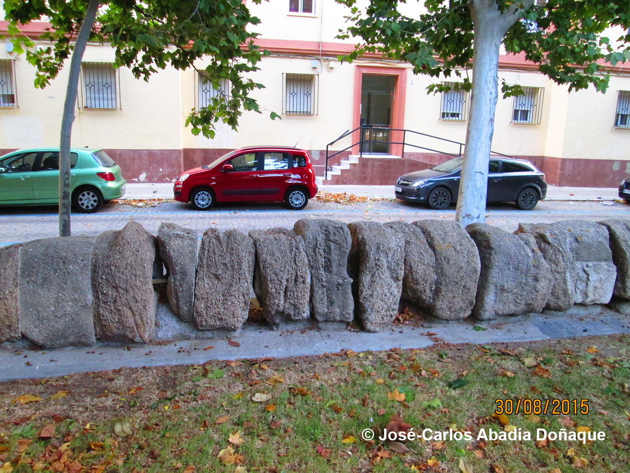 Atanores expuestos en la Plaza de Asdrúbal. Vista lateral 450